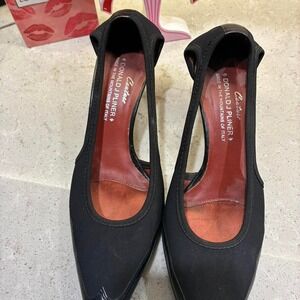 'Vintage Black Donald J Pliner ballet flat heels